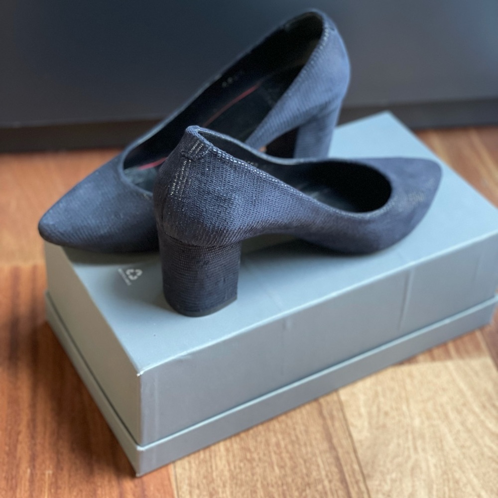 Ladies Navy Blue Midi leather Heel size 38 - Picture 1 of 6